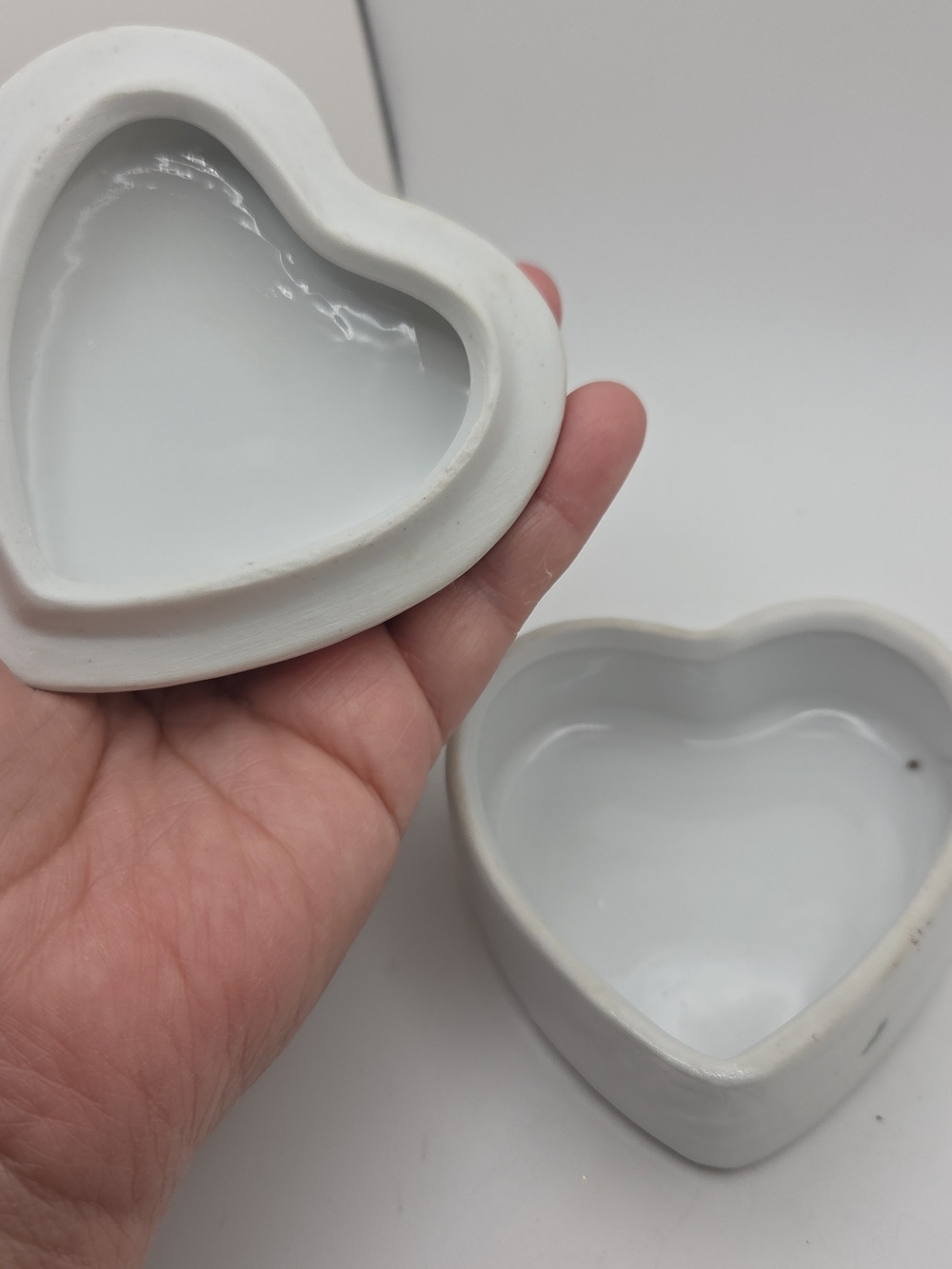 Vintage Iridescent Heart Trinket Box Lusterware Porcelain 3D Sculpted Flower Lid - Picture 8 of 9